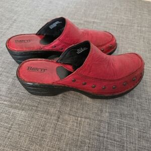 Børn Clogs Red Soft Leather Shoes Women 10 Studded Leather Boho Comfort EUC BORN